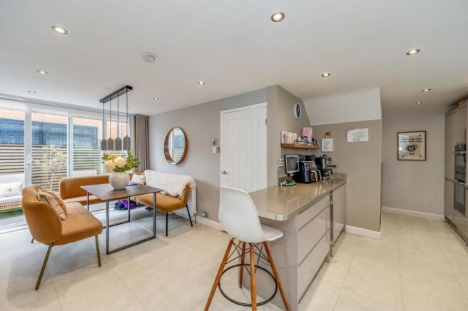 4 bed Detached for sale Image 5