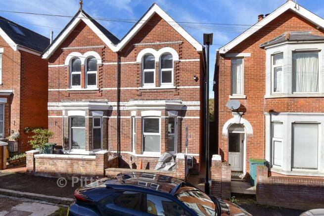 3-bed semi-detached on Coronation Road, Cowes, Isle of Wight, £182,000