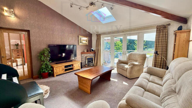 5 bed Detached for sale Image 6