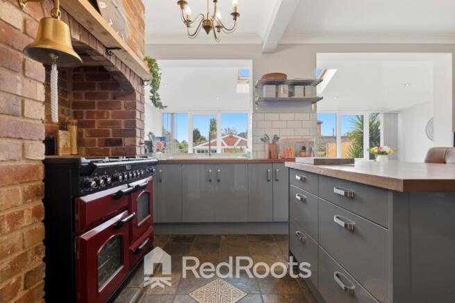 3 bed Semi-Detached for sale Image 9