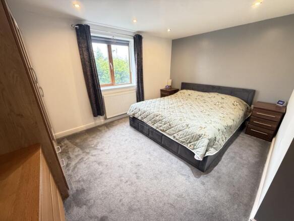 3 bed Semi-Detached for sale Image 6