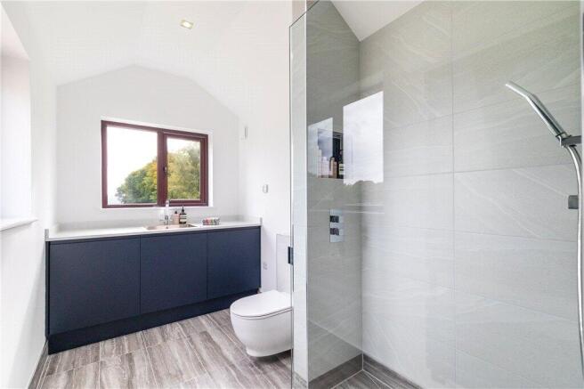 6 bed Detached for sale Image 4