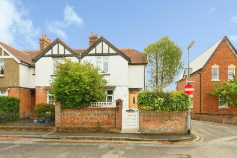 Upper Fairfield Road, Leatherhead, Surrey, KT22