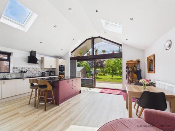Kitchen/Dining Area