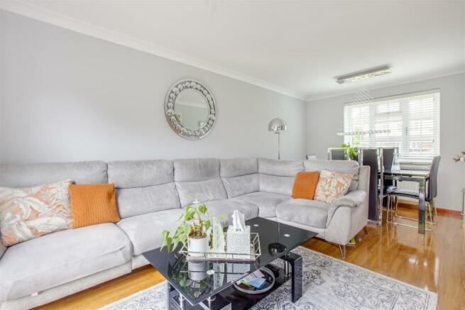 33 Shelburne Road, HP12 3NQ-4.jpg