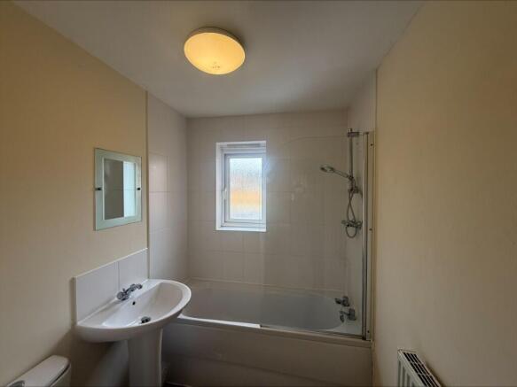 2 bed Apartment to rent Image 7