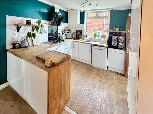 4 bed Semi-Detached for sale Image 8