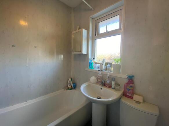First floor Bathroom & Shower