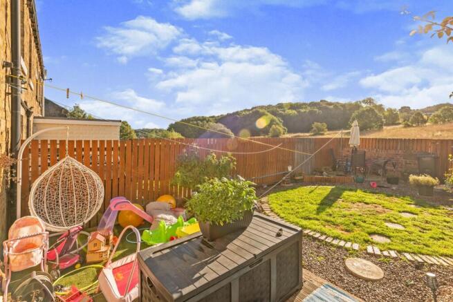 3 bed Terraced for sale Image 10
