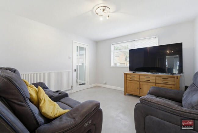Beverley Road, Sunbury-on-Thames photo 4