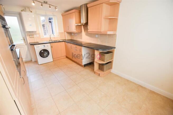 3 bed Terraced to rent Image 4