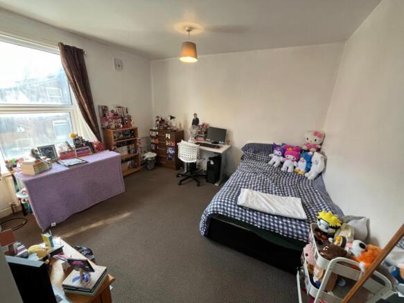 3 bed Terraced to rent Image 5