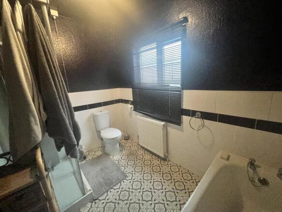 4 bed Semi-Detached to rent Image 9