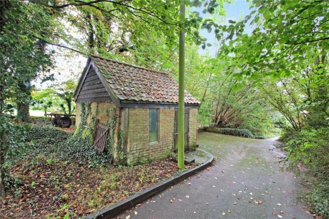 Driveway&outbuilding