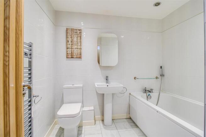4 bed Detached for sale Image 12