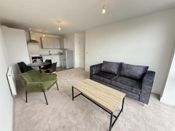 2 bed Apartment to rent Image 5