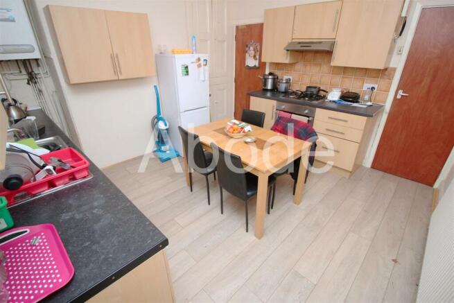 3 bed House to rent Image 8