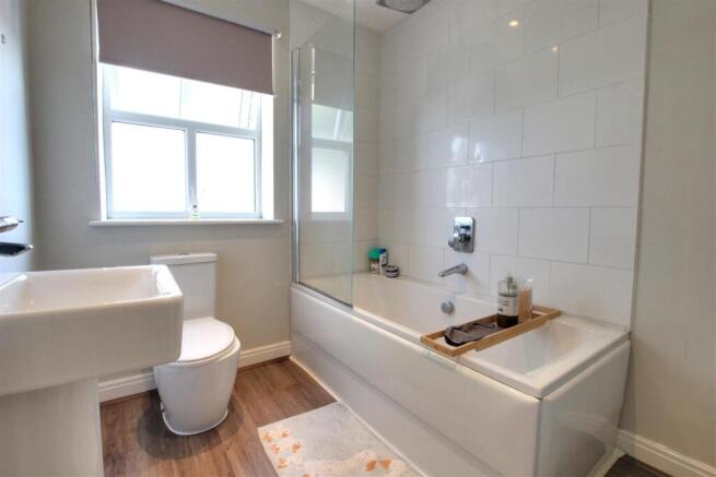 4 bed Detached for sale Image 12