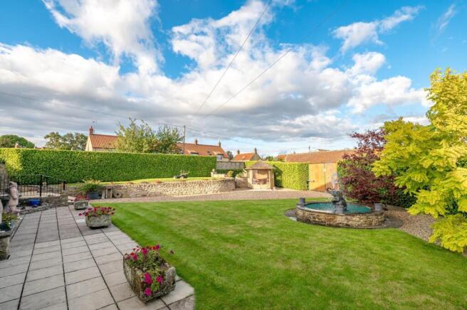 3 bed House for sale Image 4