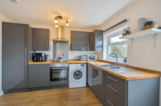 1431209-5-69b98ad...