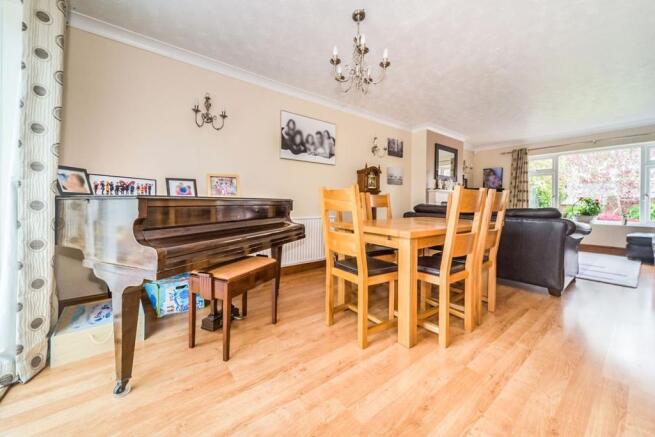 Lounge/Dining Room
