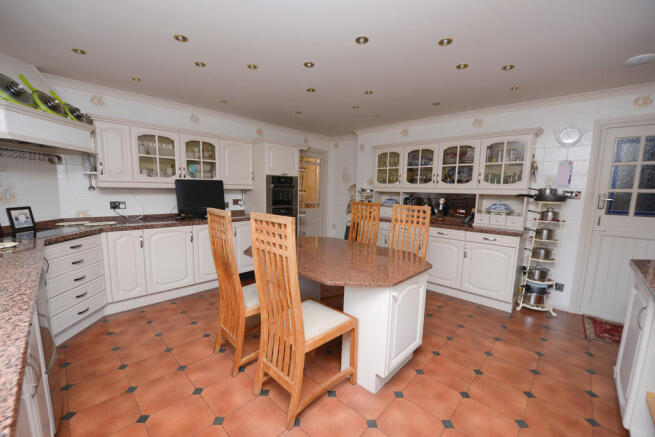 Kitchen/Breakfast...