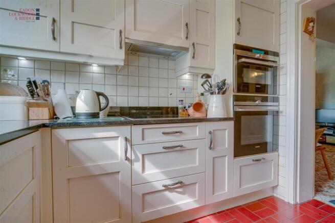 4 bed Detached for sale Image 10