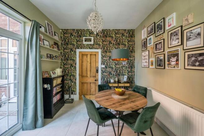 5 bed Semi-Detached for sale Image 6