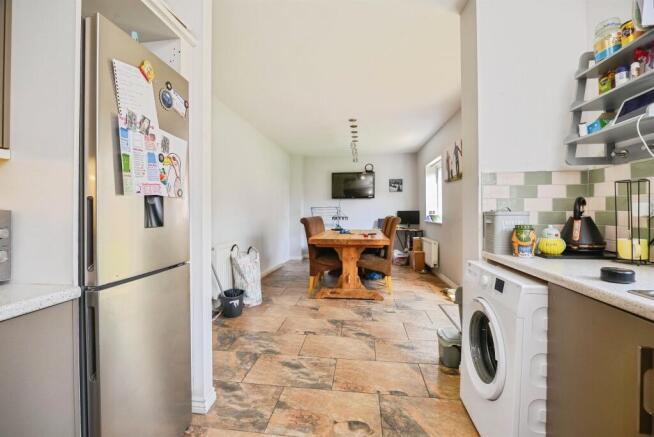 4 bed Detached for sale Image 6