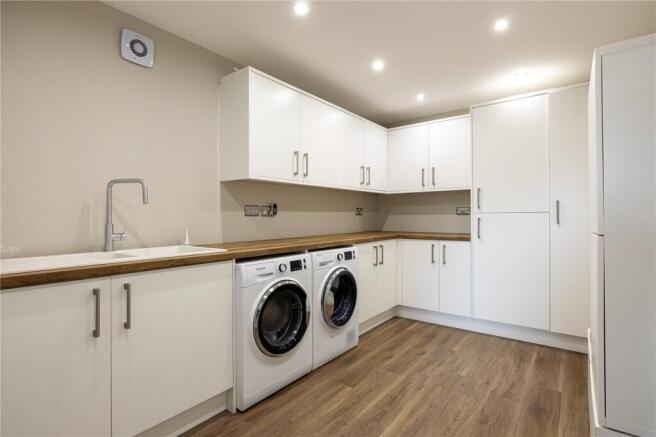 4 bed Detached for sale Image 12