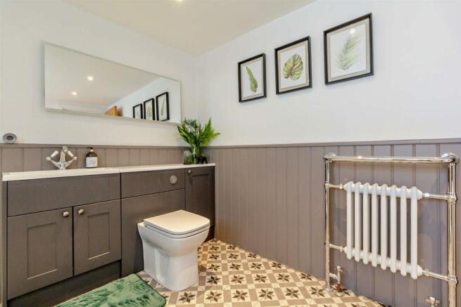 5 tr bathroom alt.jpg