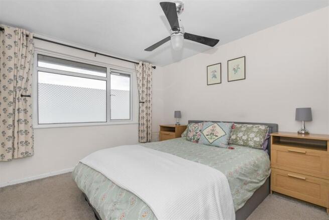 Bed 1.jpg