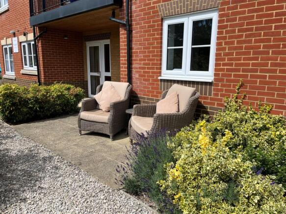 Patio 8 Edward Place.jpg