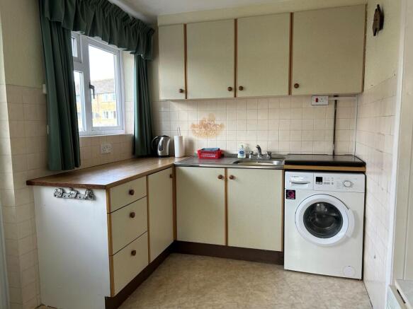 Hollybank Crescent, Hythe, Hampshire photo 4