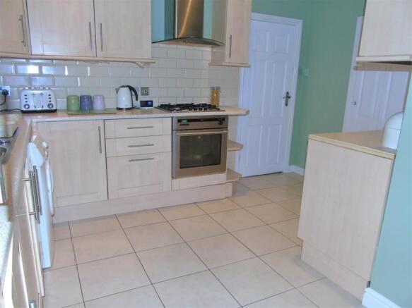 Kitchen2.JPG