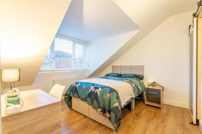 5 bed House to rent Image 5
