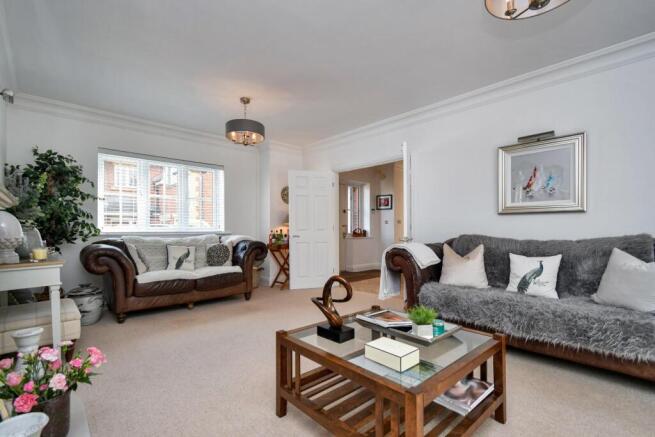 5 bed Detached for sale Image 9