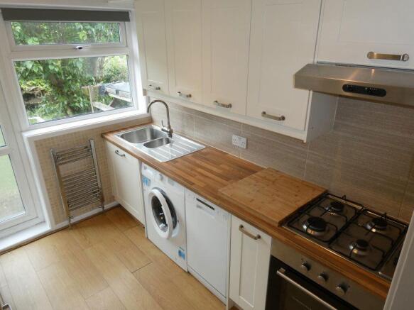 3 bed Semi-Detached to rent Image 4