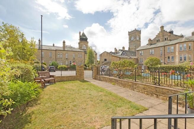 4 bed Town House for sale Image 8