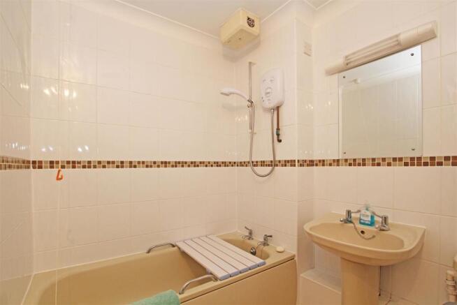 32PP - Bathroom.jpg