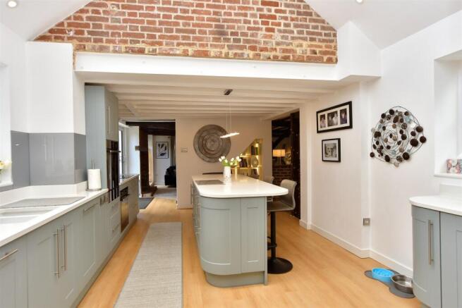 Kitchen/ Breakfast Area