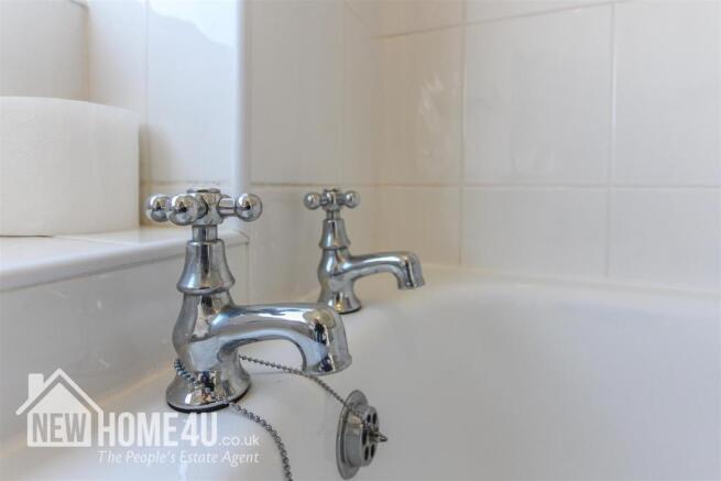 FAMILY BATHROOM: