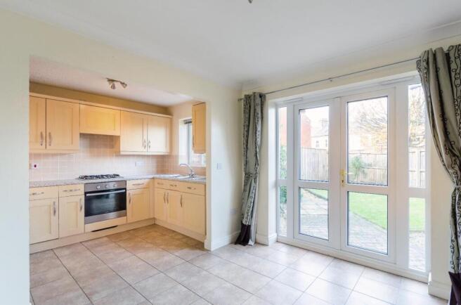 3 bed House to rent Image 4
