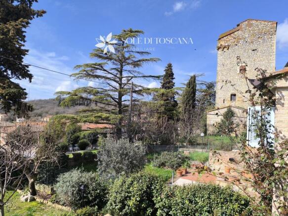 Montefollonico_villa_for_sale_with_private_garden (7)