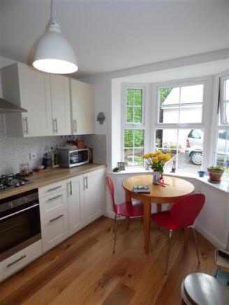 KITCHEN/BREAKFAST