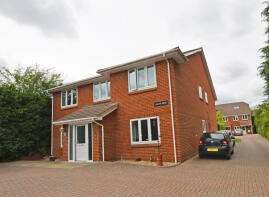 3, Lelant Drive, Winchester Road, Four Marks, Alton GU34 5GA