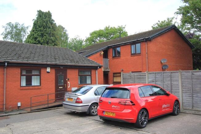 17 Stoneleigh Court10.JPG