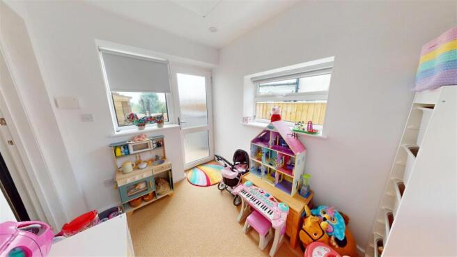 4 bed Semi-Detached for sale Image 7