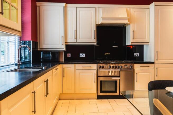 3 bed Terraced for sale Image 12