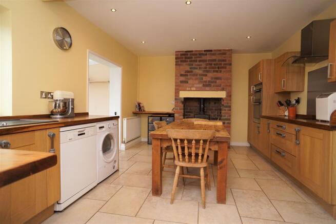 KITCHEN DINER
